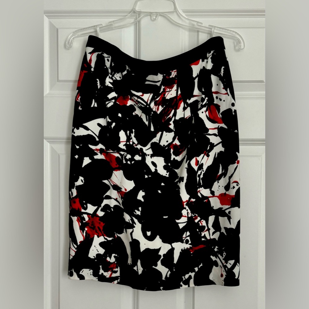Hugo Boss Black White Red Abstract Print. Skirt Lined. size 8.